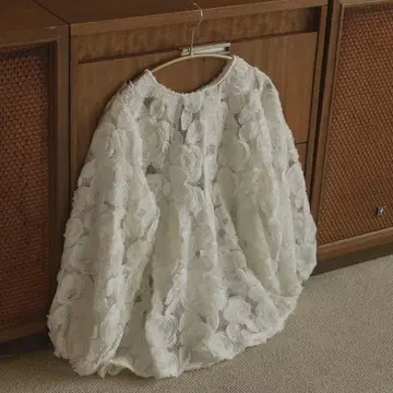 Alumu 플라워 디자인 페플럼 블라우스 긴팔 화이트