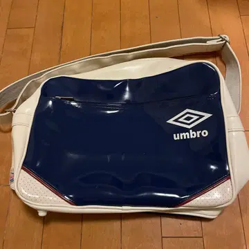 umbro 숄더백 네이비/화이트