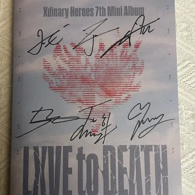 Xdinary Heroes (엑스디너리 히어로즈) 친필 싸인앨범