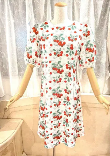 택 포함 새상품 슈퍼 뷰티 원피스 40 체리 패턴 화이트