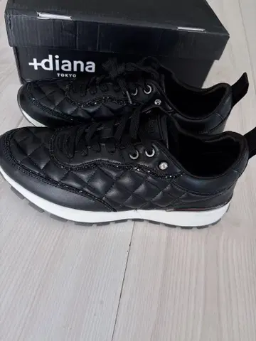 diana 블랙 퀼팅 스니커즈