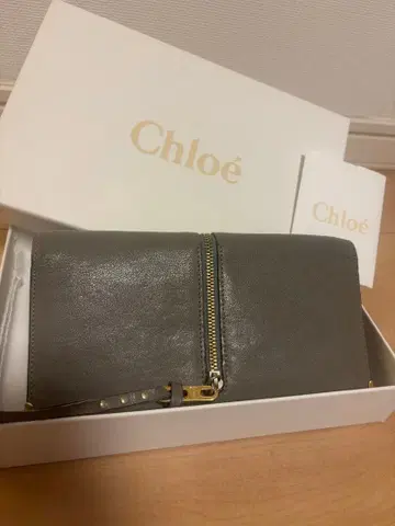 끌로에 그레이 장지갑