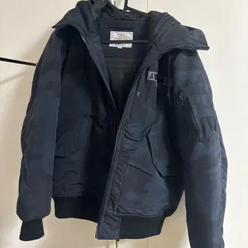 AVIREX 플라이트 자켓 후드 부착.