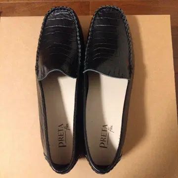 PRETA 블랙 크로커다일풍 로퍼