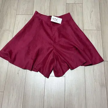 [새상품] To b agnes b. 스웨이드 숏팬츠 큐롯