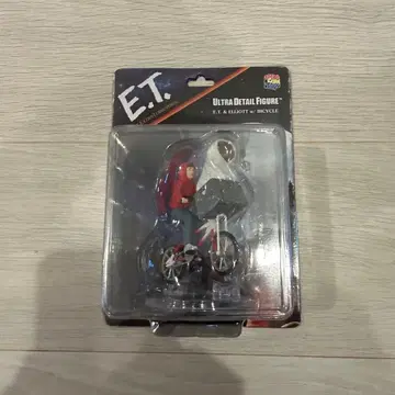 E.T. & Elliott 피규어 자전거 포함