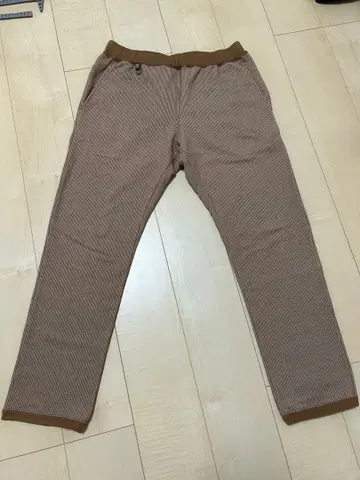 Nasngwam 나스그웜 스웨트 팬츠