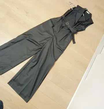 rienda 테일러드 디자인 슬리브리스 올인원