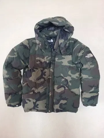 새상품급 THE NORTH FACE 카모플라쥬 다운 자켓