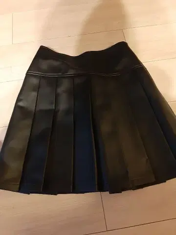인조 가죽 블랙 플리츠 스커트 S