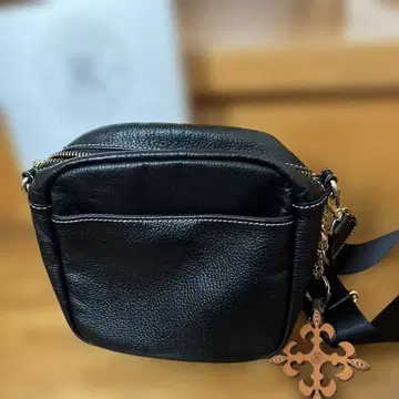 러셋 블랙 가죽 숄더백 참 포함