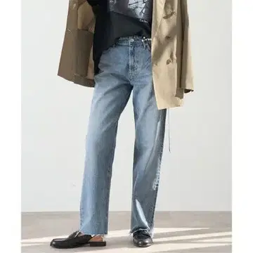 이번 시즌 신상 새상품급 야누크 이에나 별주 로우라이즈 레어 데님 25