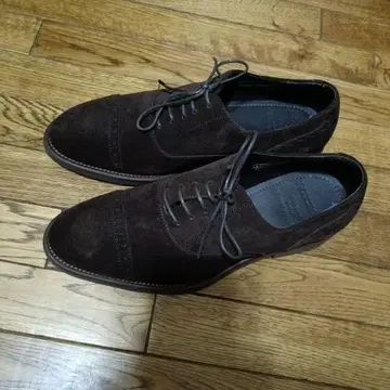 [ 새상품 ] 힐튼 스웨이드 메달리온 24.5