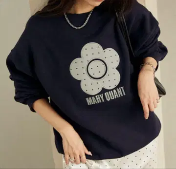 마리콴트 도트 데이지 로고 맨투맨 네이비