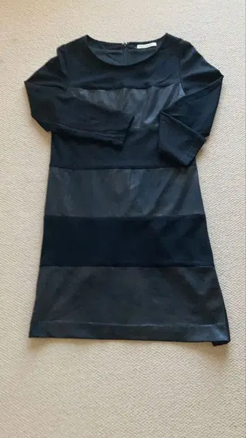 블랙 스트라이프 디자인 원피스