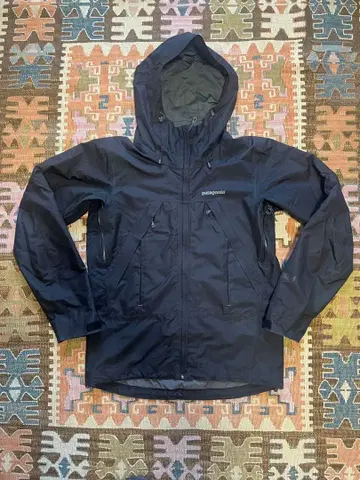 patagonia 마운틴 후드티 블랙