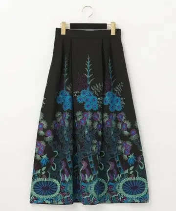 그레이스 콘티넨탈 라메 자수 턱 스커트