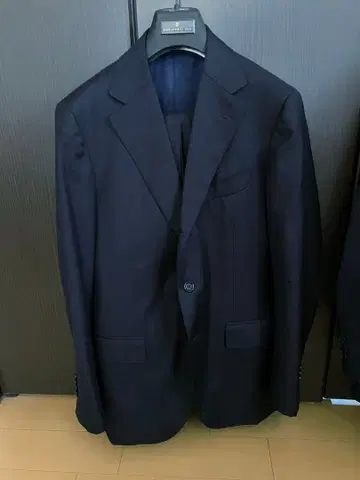 BEAMS F 네이비 솔리드 수트 48