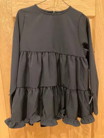 fitmore 티어드 프릴 소매 리본 상의