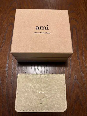 ami 아이보리 가죽 카드 케이스
