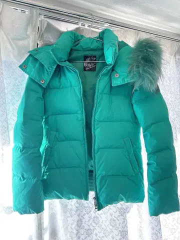 터콰이즈 후드 부착 다운 자켓