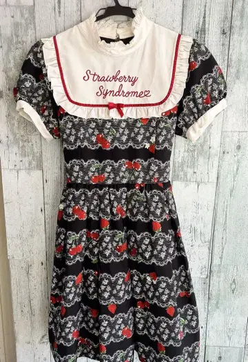 앙크루즈 스트로베리 패턴 반팔 원피스