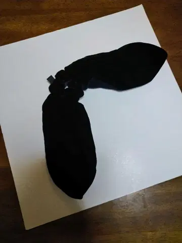 컴플렉스 비즈 블랙 벨로아 헤어 액세서리