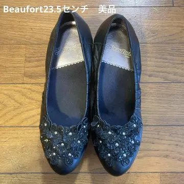 블랙 비즈 장식 힐 펌프스