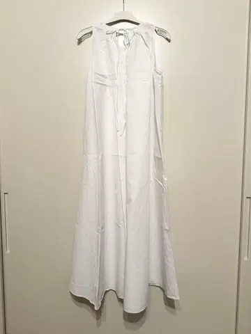 ZARA 화이트 슬리브리스 롱 원피스