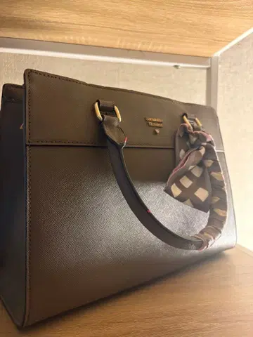 사만다 타바사 브라운 핸드백 스카프 포함