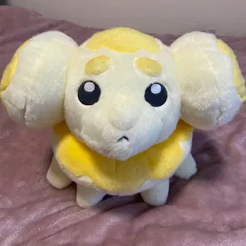 앉은 봉제 인형 파피모치