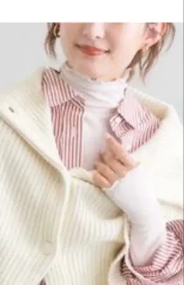 슬로브 이에나 골지 리브 터틀 티셔츠 아이보리