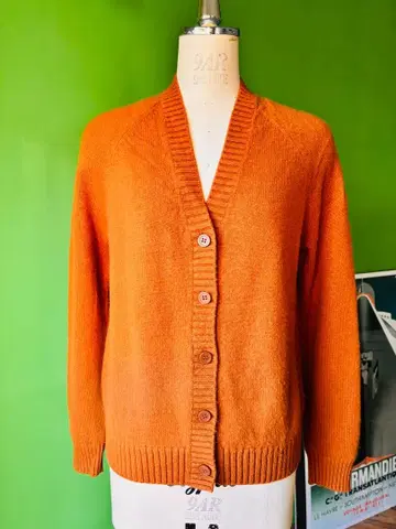 COS 캐시미어 V넥 니트 가디건 긴팔 테라코타 컬러