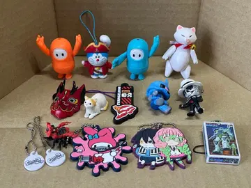 코난 캐릭터 키링과 피규어 세트