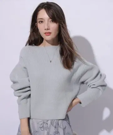 [ 2회 착용 ] 아푸와이저 리셰 오프 넥 아쿠아 라메 니트