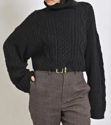 라빠르망 데니미스트 크롭 케이블 터틀넥 스웨터