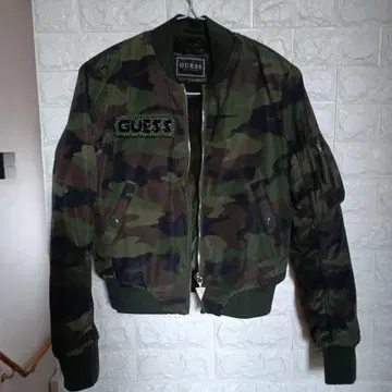 GUESS 카모플라쥬 자켓