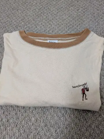 Saucy Dog 긴팔T셔츠 크림색