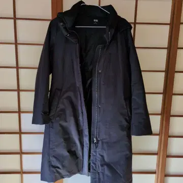 유니클로 블랙 후드 부착 롱 다운 코트 M