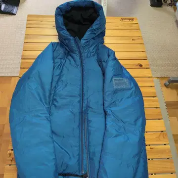 DESCENTE 후드 부착 다운 자켓 파랑