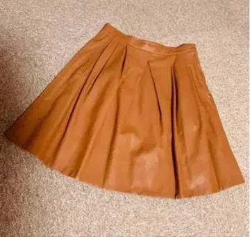 브라운 플리츠 스커트 투모로우랜드 가죽 스커트