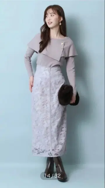 [ 새상품급 ] JUSGLITTY 몰 자수 타이트 스커트