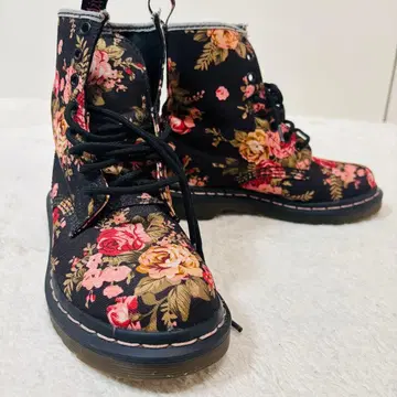 닥터마틴 꽃무늬 부츠 8홀 22cm