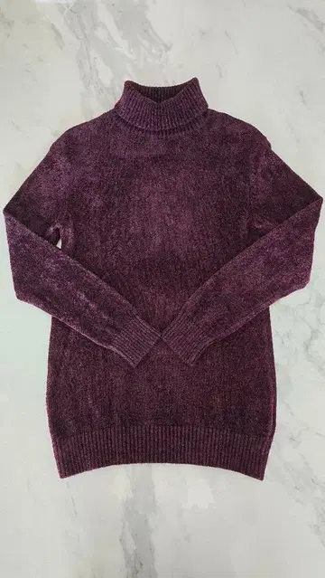 HIGH STREET 보르도 터틀넥 스웨터 새상품급