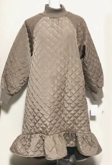 새상품 DeuxAmour 퀼팅 긴팔 원피스 넉넉한 핏 베이지