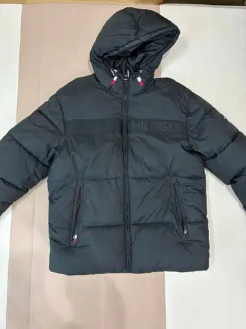 TOMMY HILFIGER 후드 부착 다운 자켓 블랙
