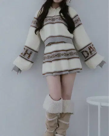 다리치 스노우 패턴 라메 니트 셋업 F-L