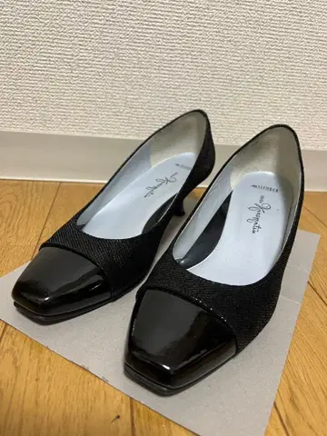 긴자 카네마츠 23.5cm 펌프스