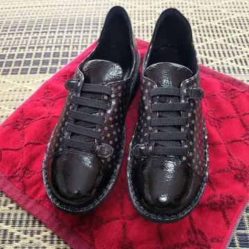 마크스 링, 에나멜 터치 도트 슈즈