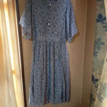 그레이 꽃무늬 반팔 원피스